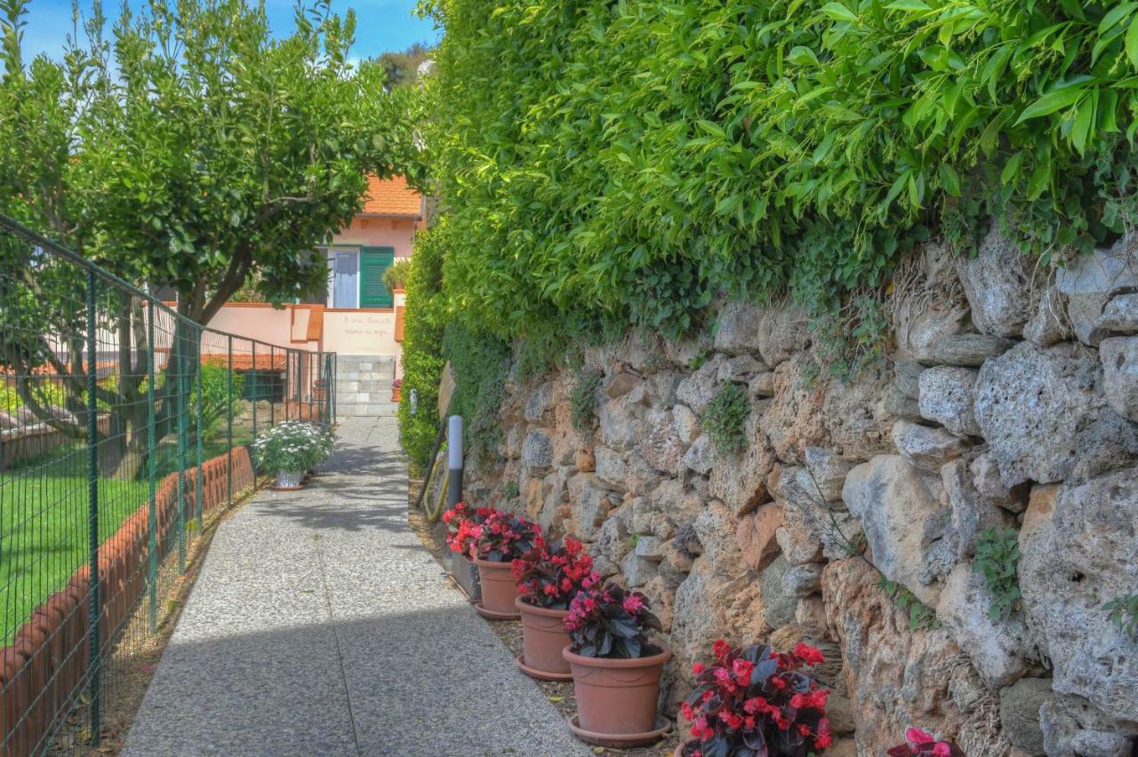 La Locanda Di Cucco Finale Ligure Luaran gambar